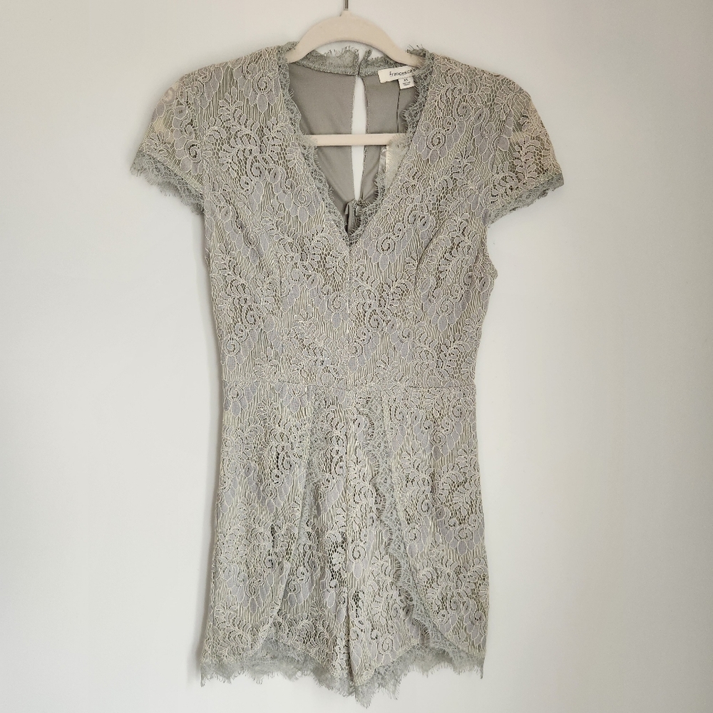 NWT Francesca's Size XS Lace Romper in Light Green-Gray Short Sleeve V-Neck